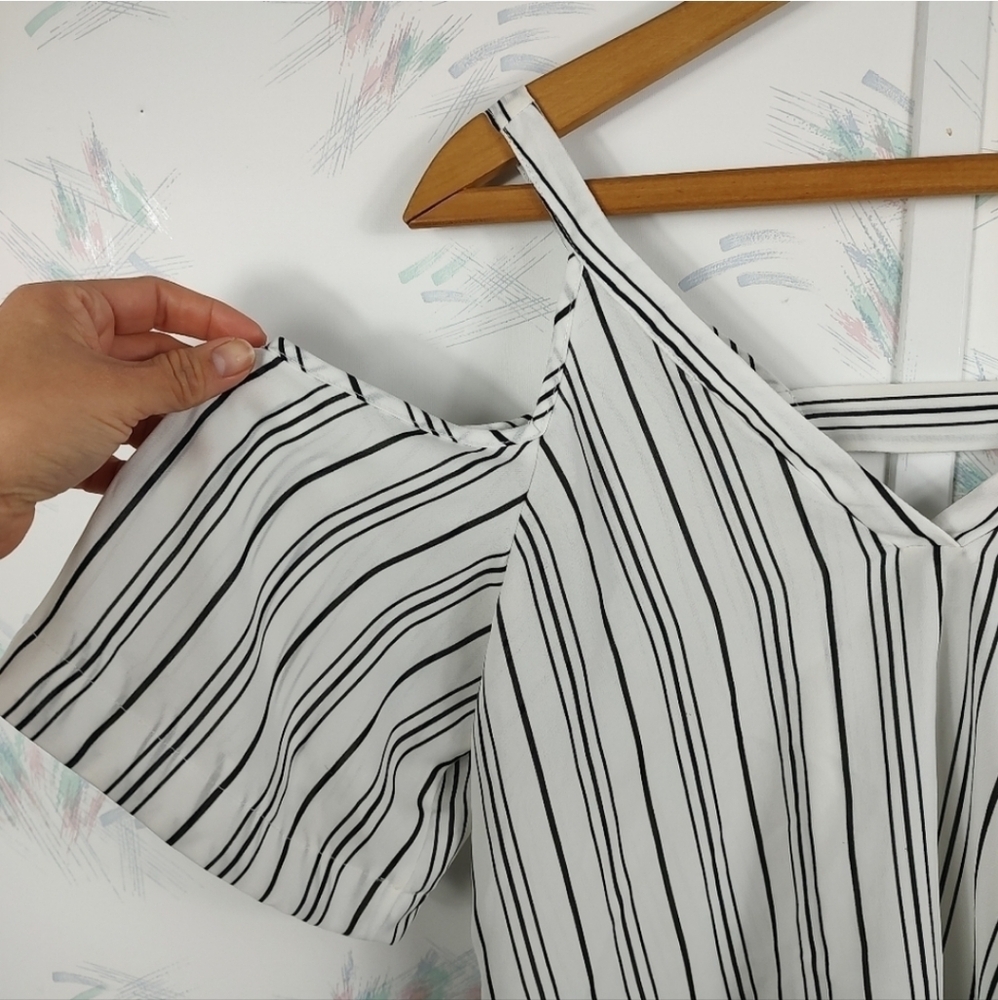 Sienna Sky Striped Cold Shoulder Top V-neck Short Sleeve Small - Picture 2 of 10